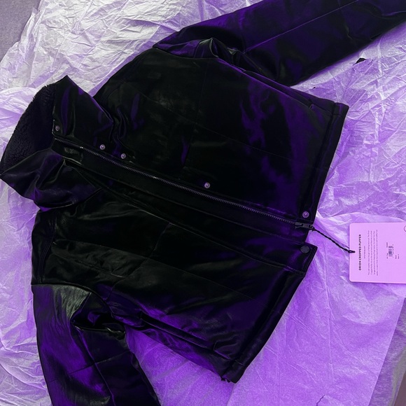 ALO CROPPED PUFFER - Picture 1 of 8